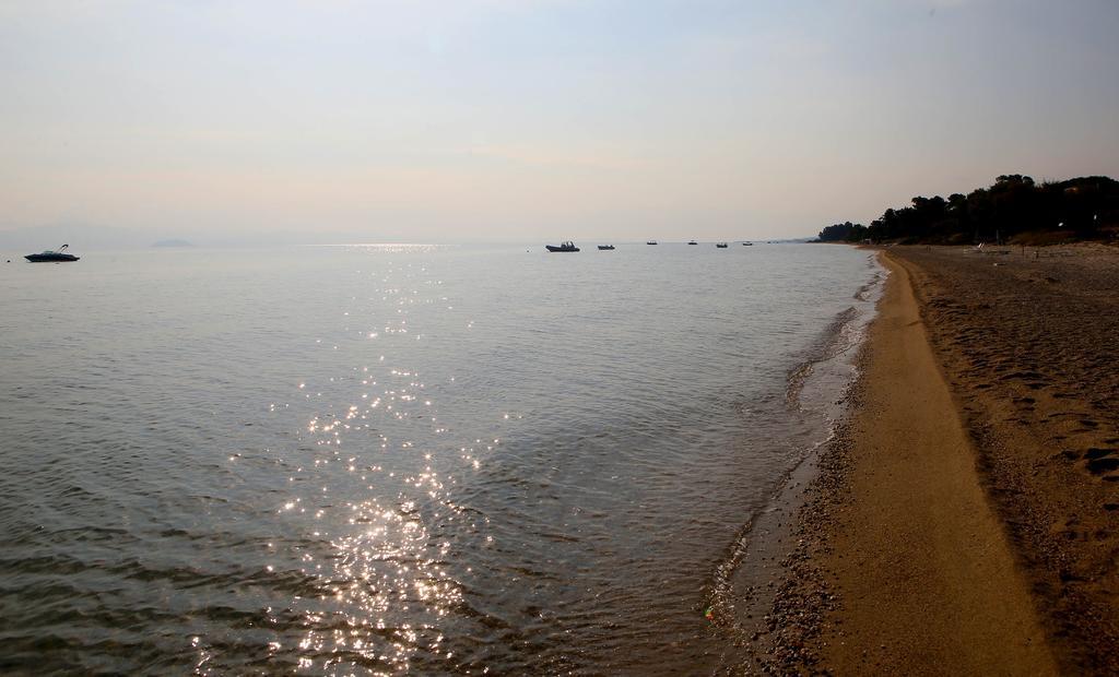 Beach Front Chanioti بوليخرونو المظهر الخارجي الصورة