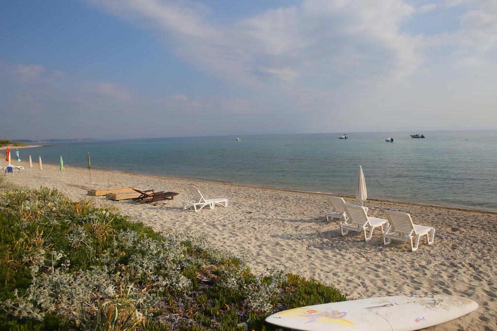 Beach Front Chanioti بوليخرونو المظهر الخارجي الصورة