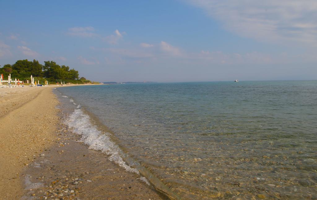 Beach Front Chanioti بوليخرونو المظهر الخارجي الصورة